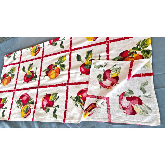 Vintage 50s Red & Yellow Apple Tablecloth 36"x 26" - Picture 5 of 15